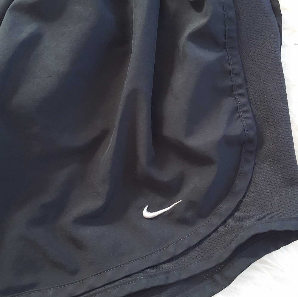 Nike running shorts - Picture 2 of 4